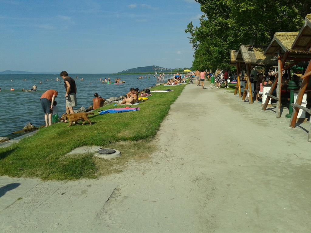 Munkacsy Apartmanok Balatonfenyves Extérieur photo
